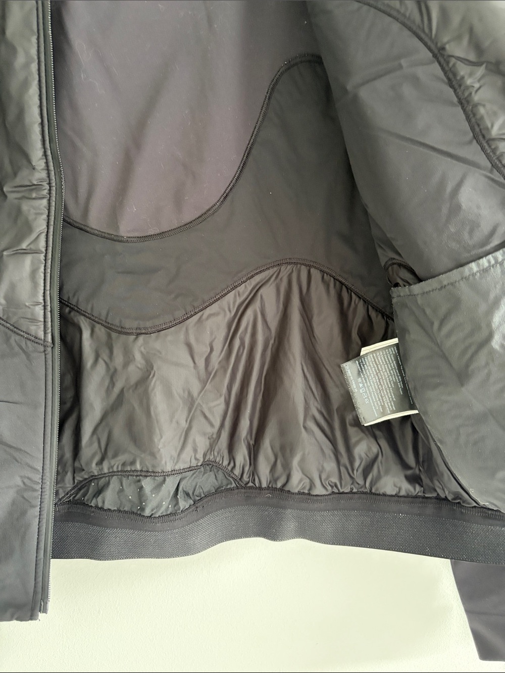 lululemon athletica Women's Black Runner’s jacket - Picture 2 of 7